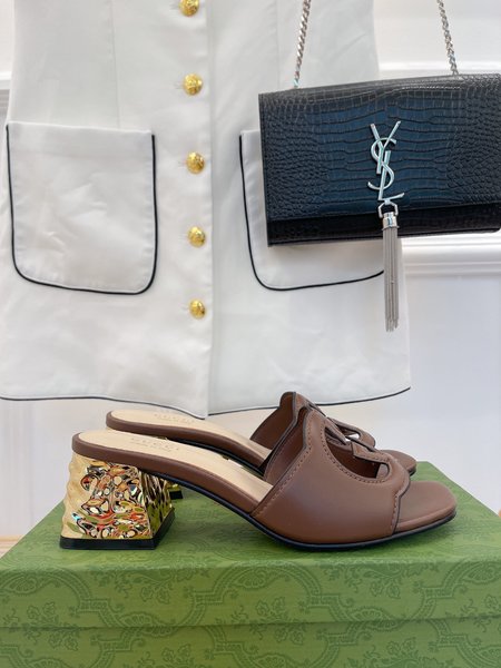 Gucci GG cutout water ripple slippers