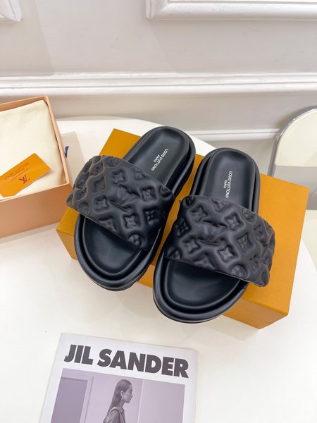 Louis Vuitton Embossed slippers