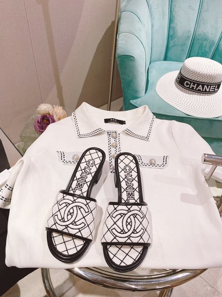 Chanel flat chunky heel slippers