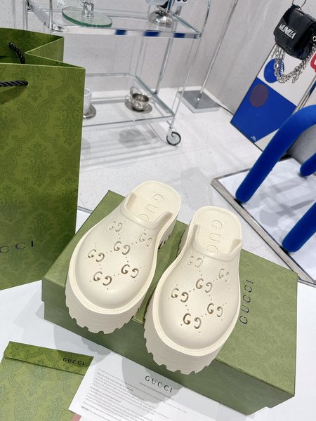 Gucci Platform slippers with GG pattern