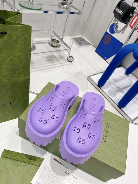 Gucci Platform slippers with GG pattern