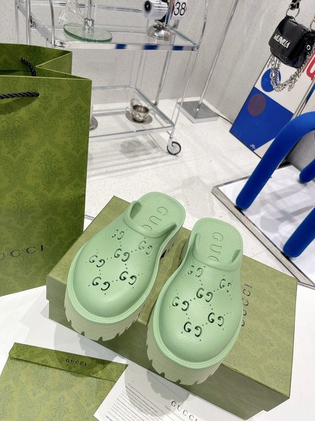 Gucci Platform slippers with GG pattern