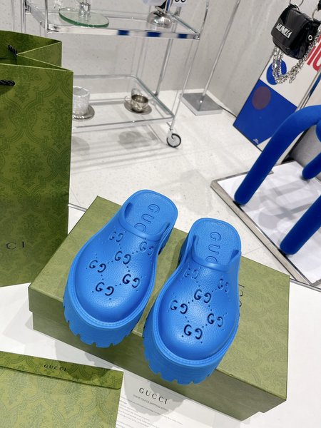 Gucci Platform slippers with GG pattern