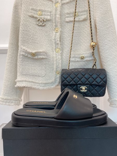 Chanel CC Logo Sliders in Lambskin