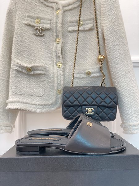 Chanel CC Logo Sliders in Lambskin