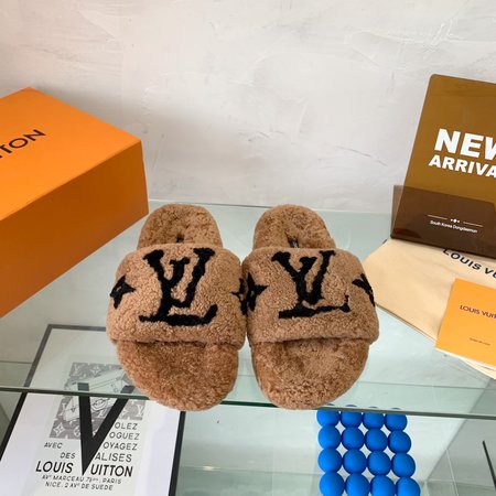Louis Vuitton slippers
