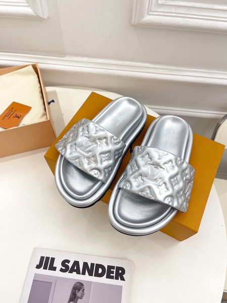 Louis Vuitton Embossed slippers