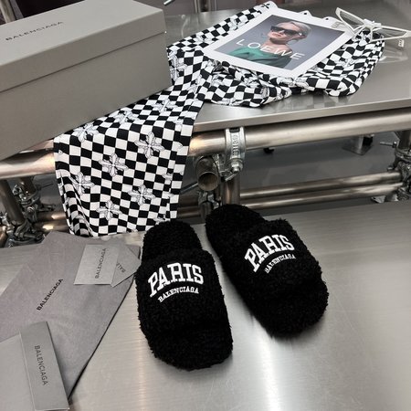 Balenciaga teddy fur slippers