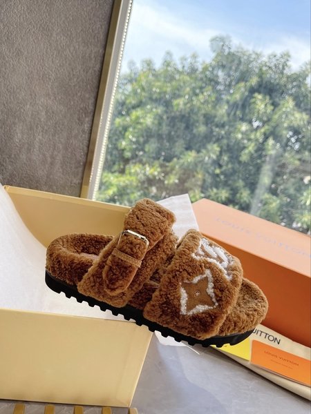Louis Vuitton Lamb fur slippers