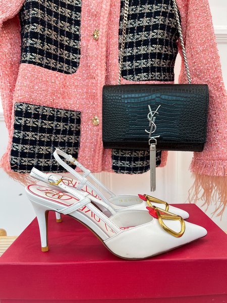 Valentino Big V buckle LOVE series limited edition high-heeled sandals