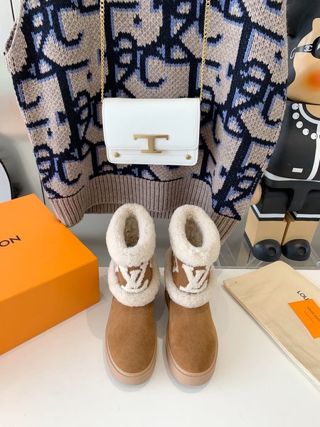 Louis Vuitton snow boots