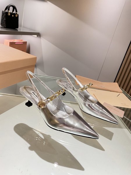 Miu Miu Small round buckle plus gold series small Kitten Heels back air sandals