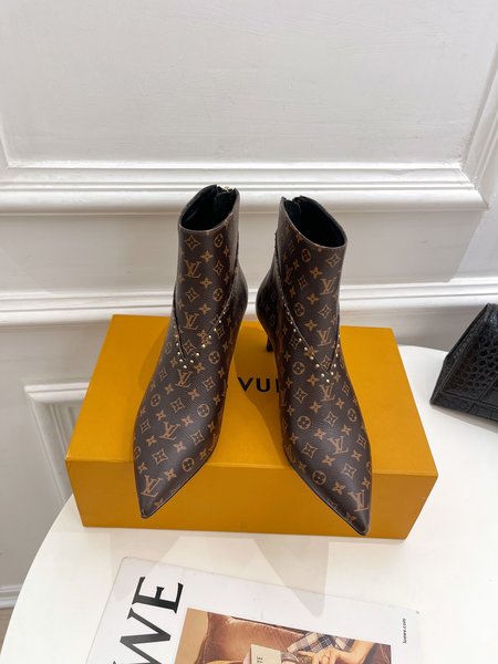 Louis Vuitton pointed toe ankle boots