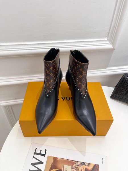 Louis Vuitton pointed toe ankle boots