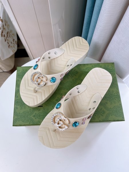 Gucci Double G logo slippers