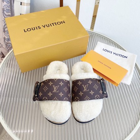 Louis Vuitton slippers