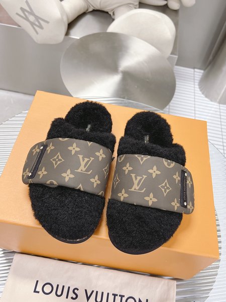Louis Vuitton flat sandals