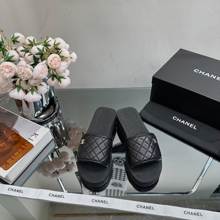 Chanel casual slippers