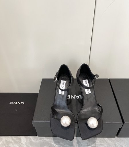 Jimmy Choo Large pearl diamond sandals