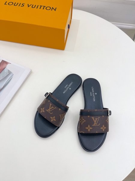 Louis Vuitton Cowhide slippers