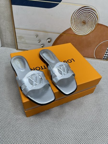 Louis Vuitton Sheep lined slippers