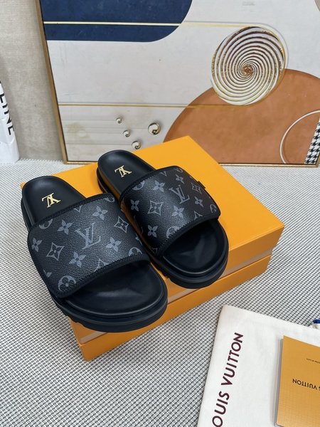 Louis Vuitton Embossed LOGO slippers