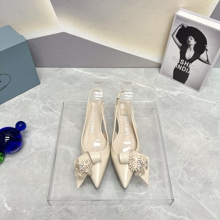 Prada Women s flat shoes with pointed toe and empty back flowers