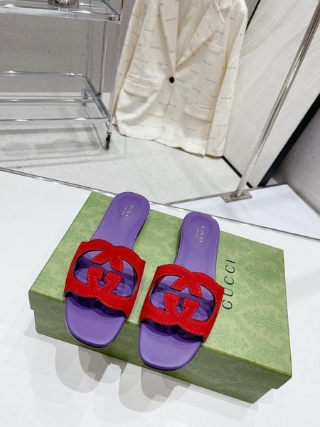 Gucci flip flops sandals