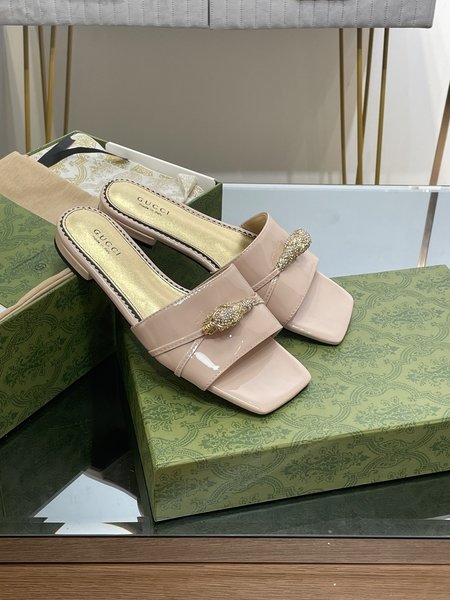 Gucci Flat wide heel slippers gold rhinestone snake head sandals
