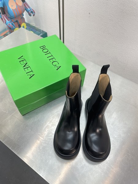 Bottega Veneta Calfskin Chelsea Elastic Boots