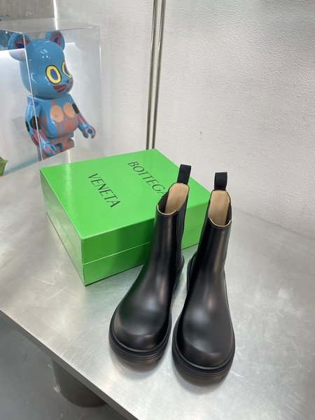 Bottega Veneta Calfskin Chelsea Elastic Boots