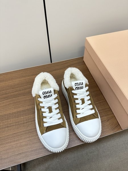 Miu Miu retro casual white shoes
