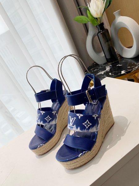 Louis Vuitton Traditional tie-dye process Wedges