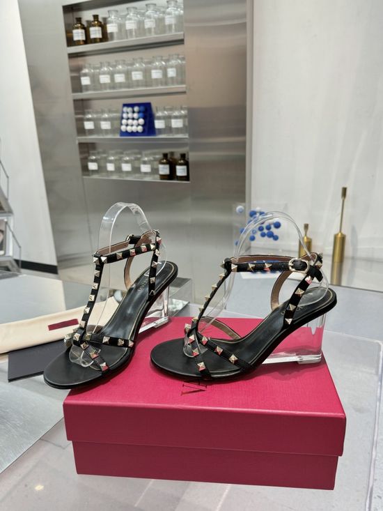 Christian Louboutine Studded Leather Pumps Genuine Leather Sole High Heel