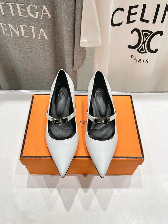 Hermes Pointed Toe Pumps Smooth Leather Upper Comfortable Insole