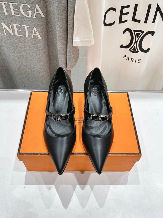 Hermes Pointed Toe Pumps Smooth Leather Upper Comfortable Insole