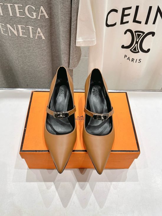 Hermes Pointed Toe Pumps Smooth Leather Upper Comfortable Insole