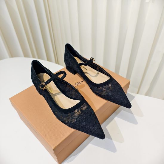 Gianvito Rossi Lace Pointed Toe Flats For Formal Occasions