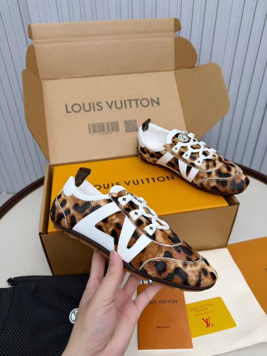 Louis Vuitton Vintage Style Leather Laced Comfortable Sneakers