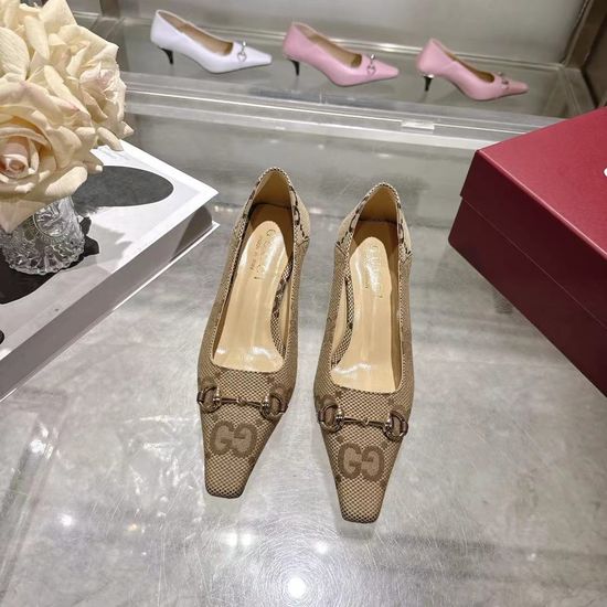 Gucci Classic Leather Shoes with Decorative Metal Buckle