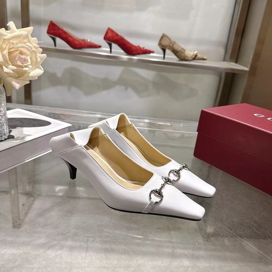 Gucci Classic Leather Shoes with Decorative Metal Buckle