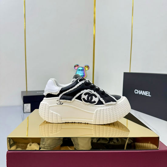 Chanel Classic Two-tone Casual Sneakers Soft Leather Upper