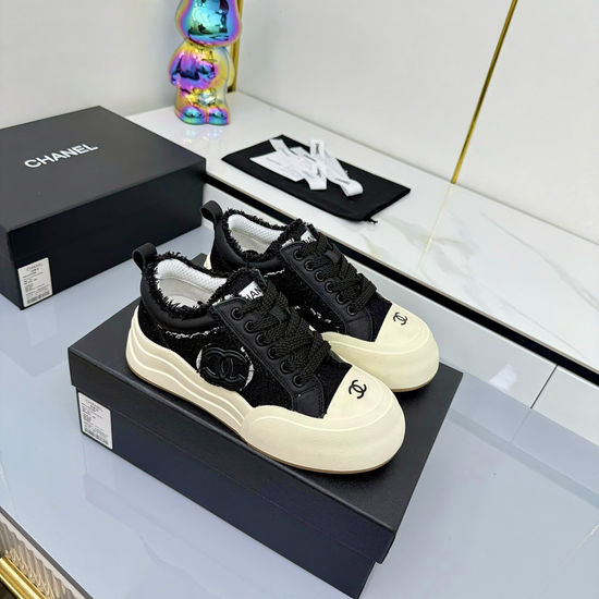 Chanel Classic Two-tone Casual Leather Sneakers Comfortable Sole