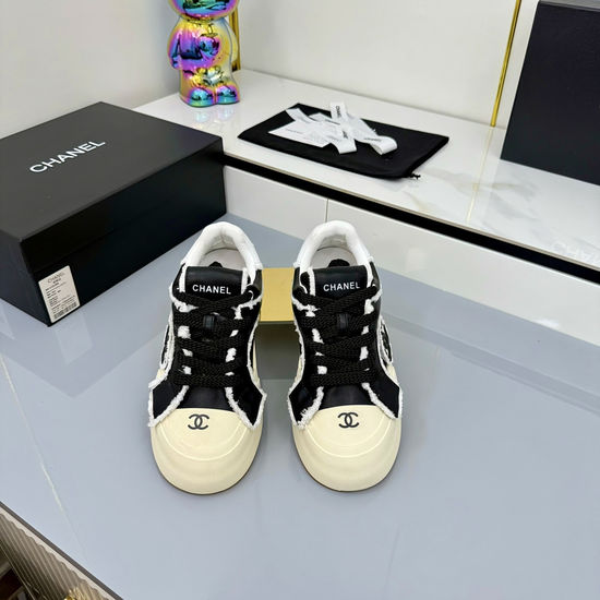 Chanel Classic Two-tone Casual Leather Sneakers Comfortable Sole