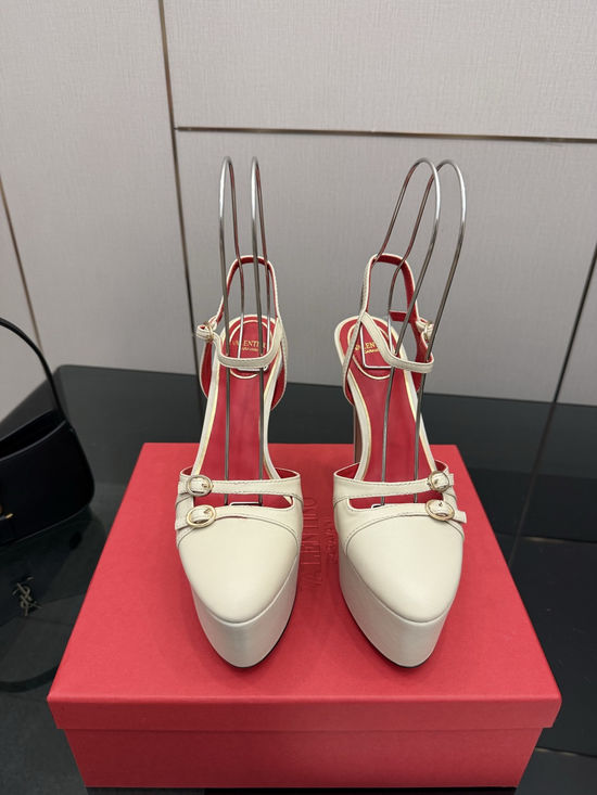 Valentino Classic Smooth Line Sandals Soft Leather Inner Sole