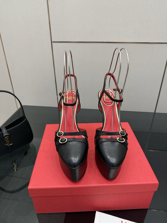 Valentino Classic Smooth Line Sandals Soft Leather Inner Sole