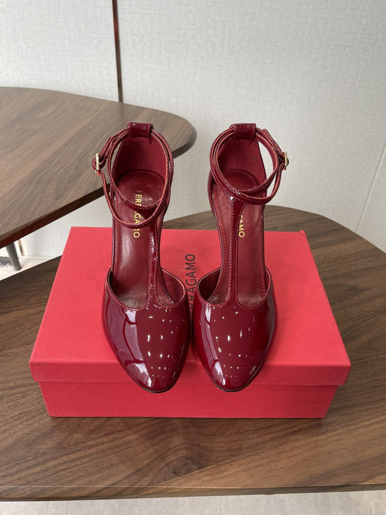 Ferragamo Patent Leather Open Back Single Shoes with Leather Sole