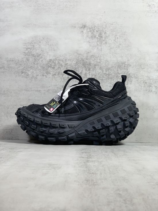 Balenciaga Distressed Casual Sneakers With Thick Tire Pattern Soles