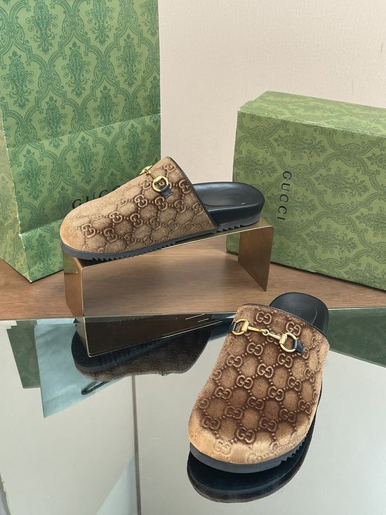 Gucci Premium Leather Slip-On Mules with Iconic Hardware Accents