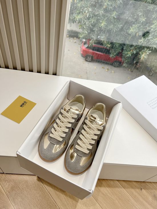 Maison Margiela Soft Leather Casual Training Shoes with Breathable Lining